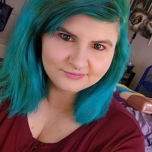 Meet your Posher, Briana